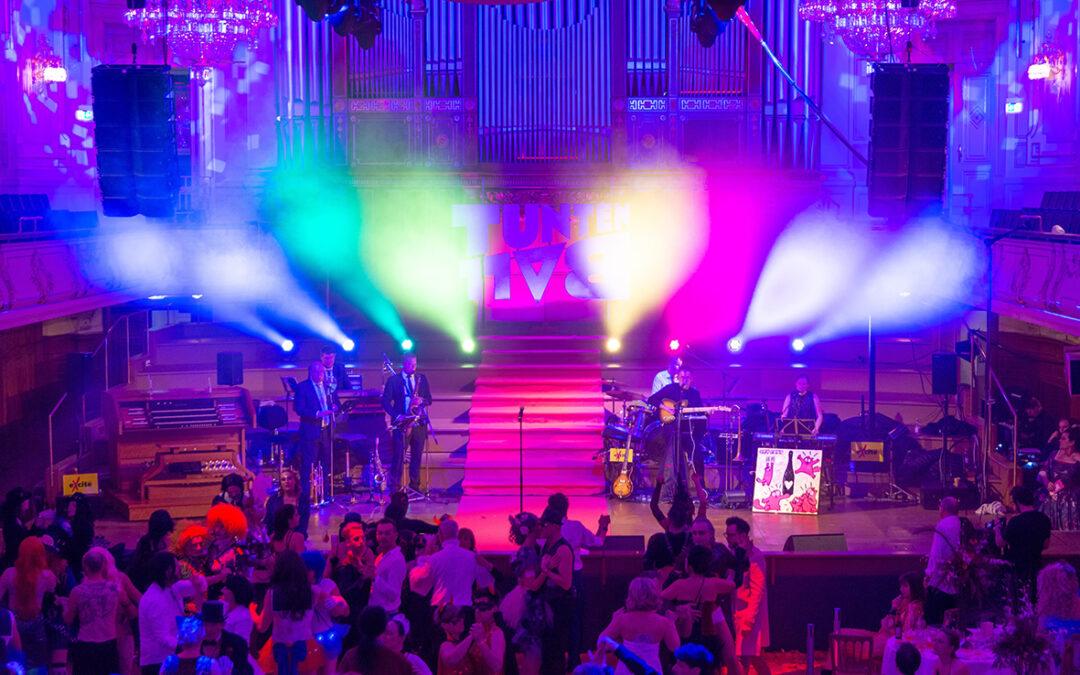 Eine Dinner Show gewürzt mit Drag, Burlesque und anderen Highlights